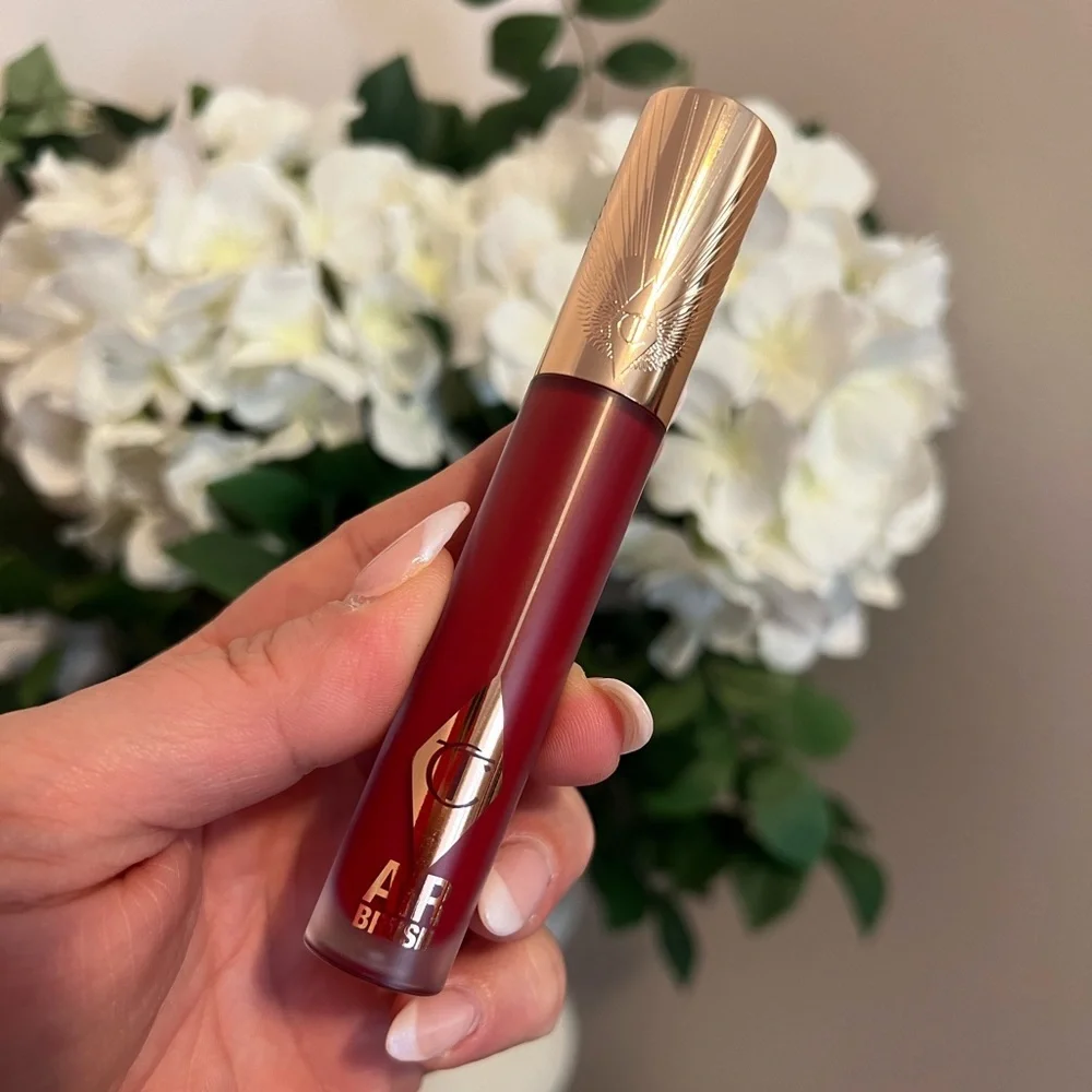 CHARLOTTE TILBURY • AIRBRUSH FLAWLESS LIP BLUR • RUBY BLUR